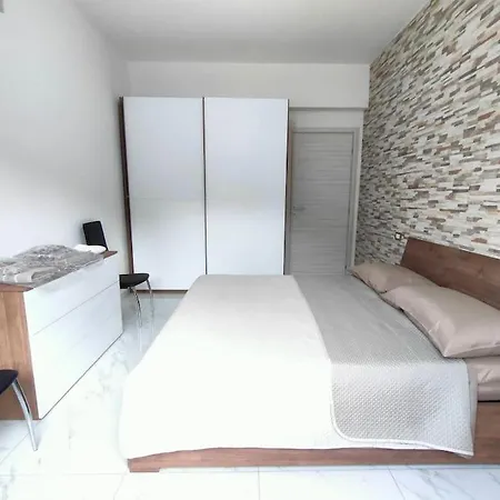 4 With 4 Private Bathrooms Sassari