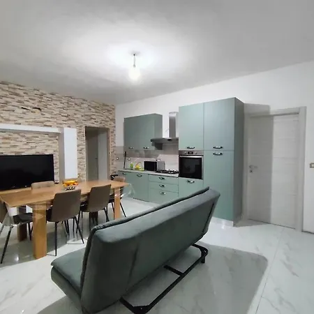 4 With 4 Private Bathrooms Apartment
