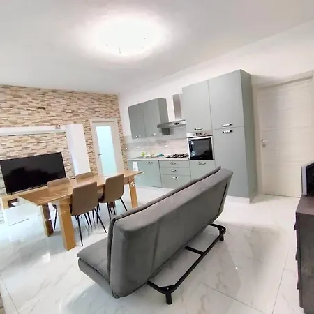 Apartment 4 With 4 Private Bathrooms