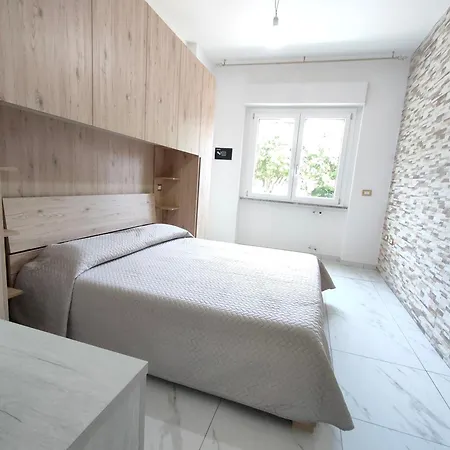 4 With 4 Private Bathrooms Apartment *